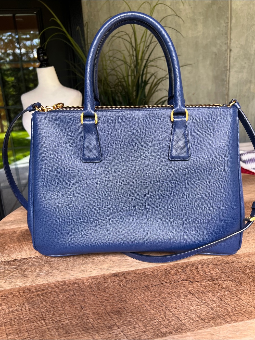 Prada Bluette Blue Saffiano Lux Leather Tote with Gold Hardware - Picture 8 of 16